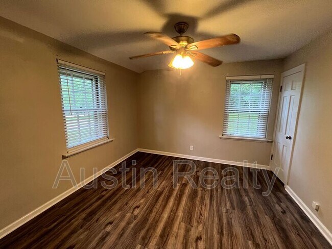 Foto del edificio - 591 W Lockwood Ave