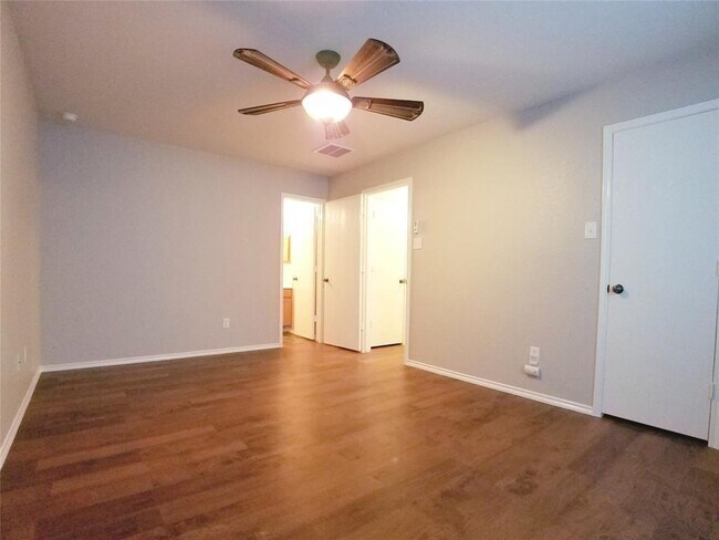 Building Photo - 8138 Forest Glen Dr