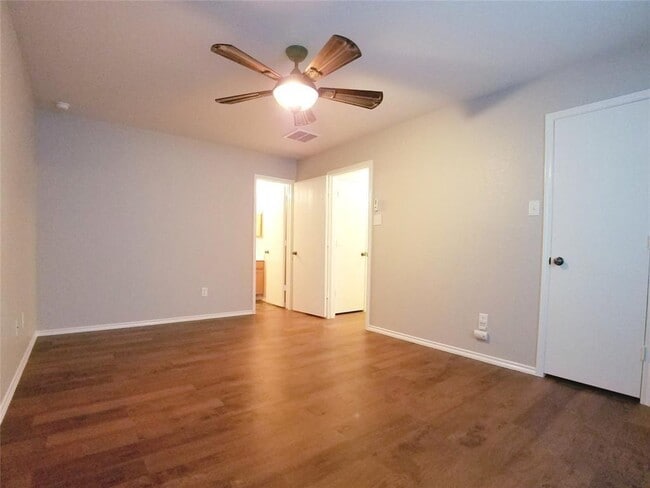 Foto del edificio - 8138 Forest Glen Dr