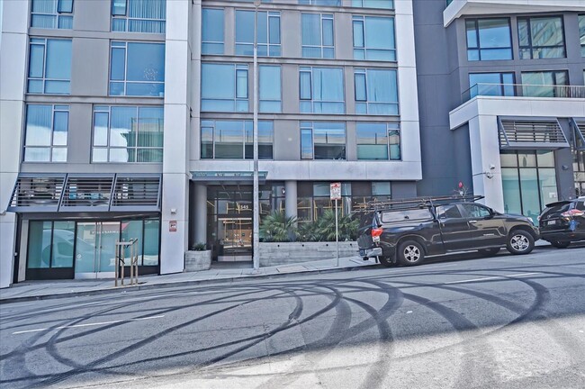 Building Photo - 1545 Pine St