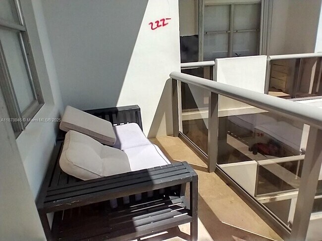 Foto del edificio - 6039 Collins Ave