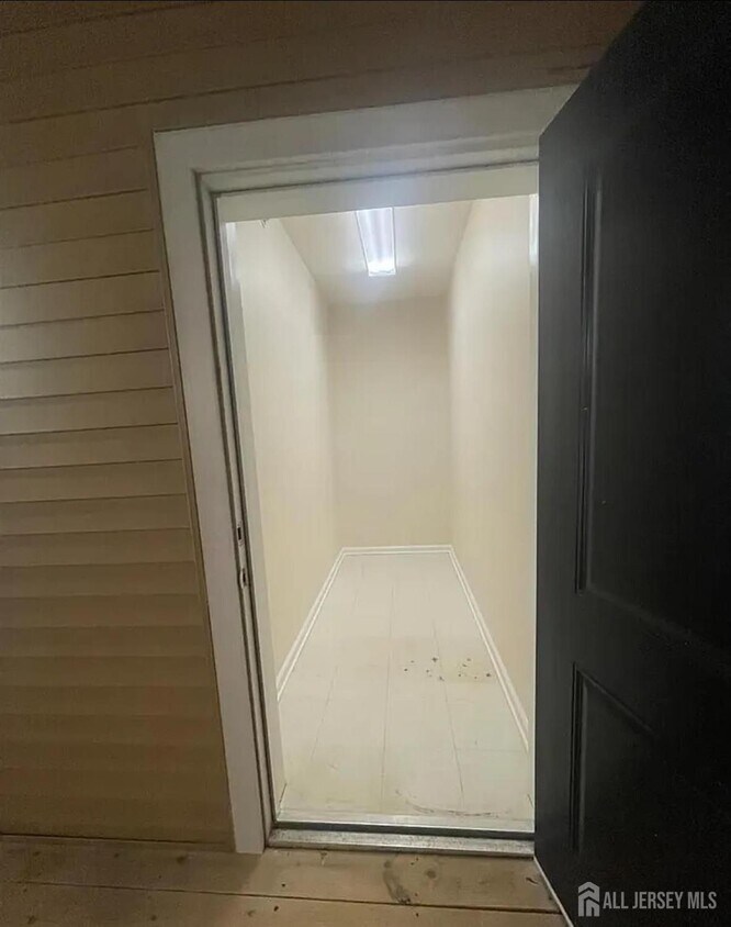 Building Photo - 626 Strassle Wy