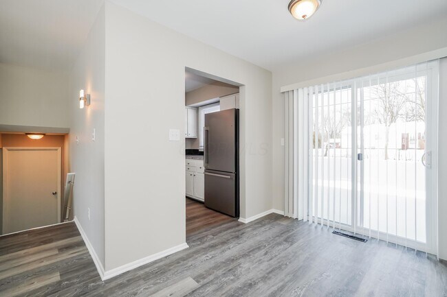 Foto del edificio - 6373 Faircrest Rd