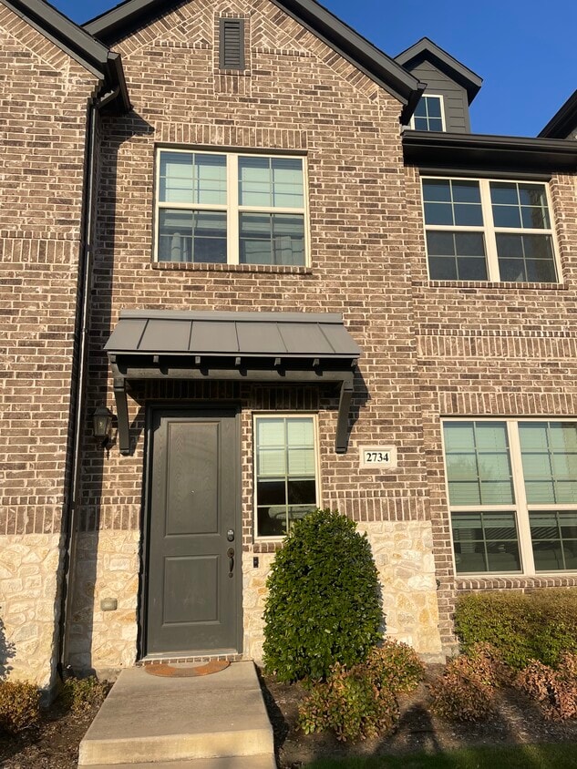 Foto principal - 2734 Vista Park Ln