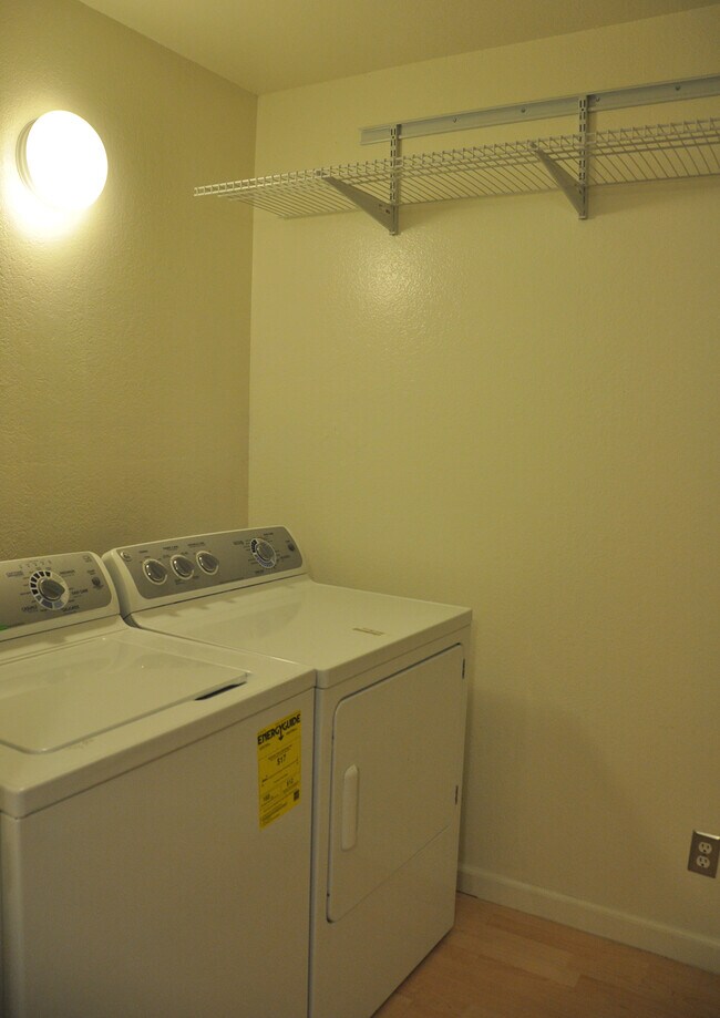 Building Photo - 765 N Rengstorff Ave APT 9