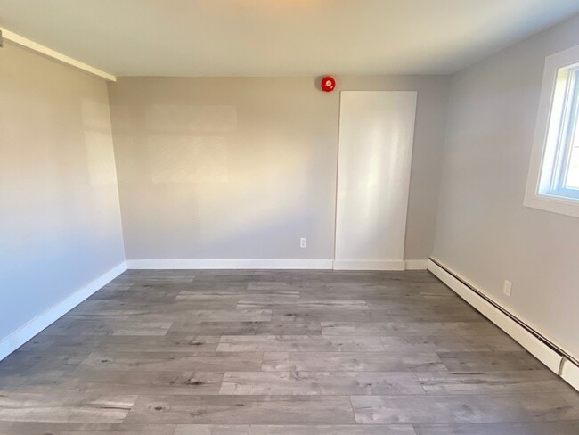 Building Photo - 144 Victoria St