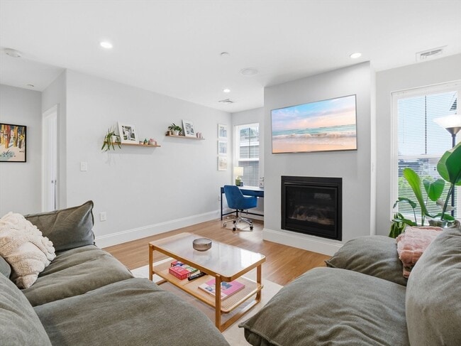 Building Photo - 45 L St