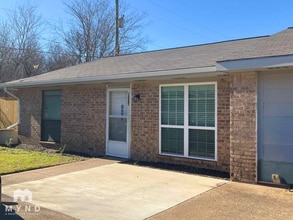 Building Photo - 1507 Cardinal Dr