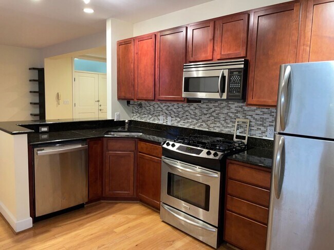Foto del edificio - Spacious U Street Corridor One Bedroom W/Open Floor Plan, Pets Welcomed, Washer/Dryer In Unit, & ...