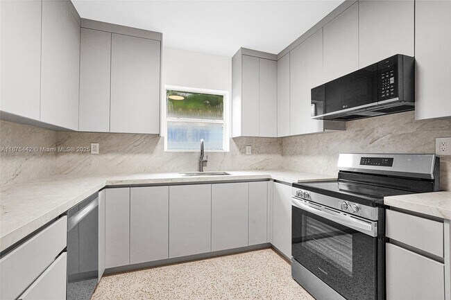 Foto del edificio - 341 NW 43rd St