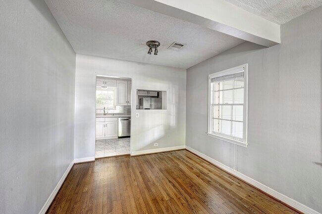 Foto del edificio - 4909 Cedar St