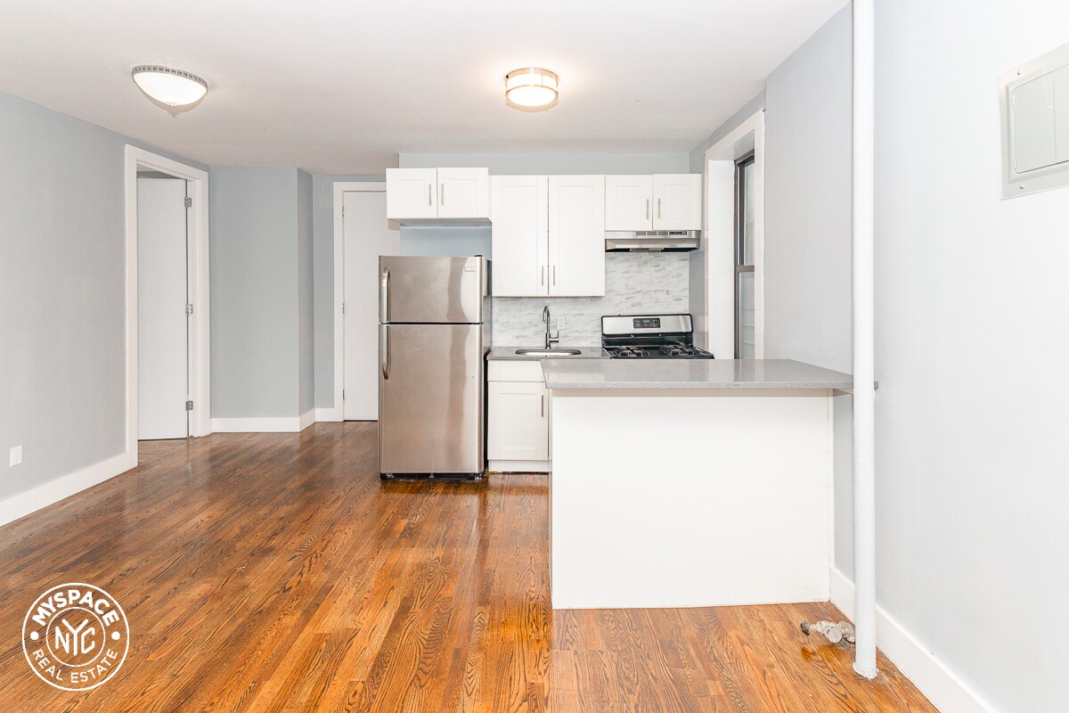 Primary Photo - 327 E 19th St