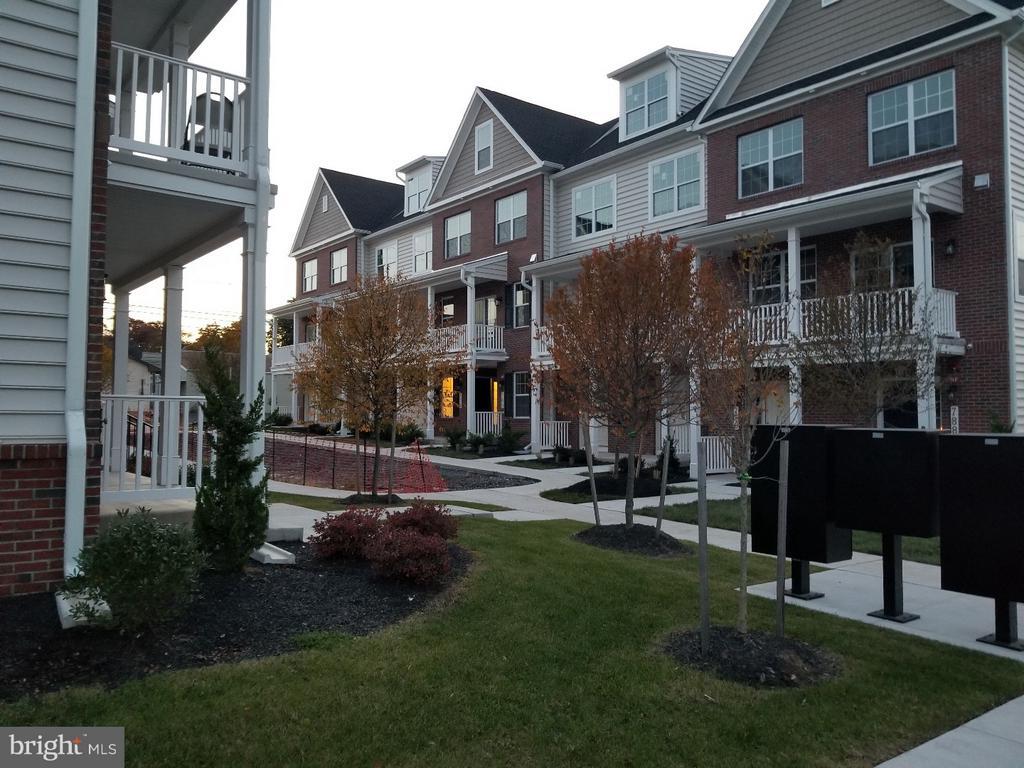 Foto principal - 754 W 2nd St