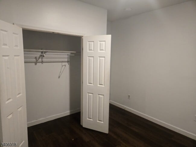 Foto del edificio - 38 11th Ave W