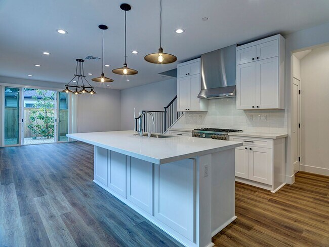 Building Photo - Fantastic 2 story Farm Home 4 bedrooms – 2...