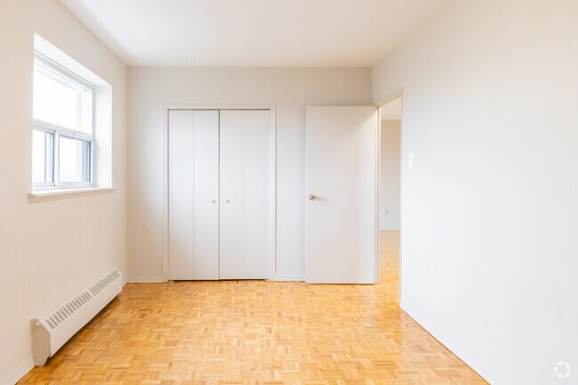 2BR, 1BA - 756SF - Chambre - 1051 Seneca Av