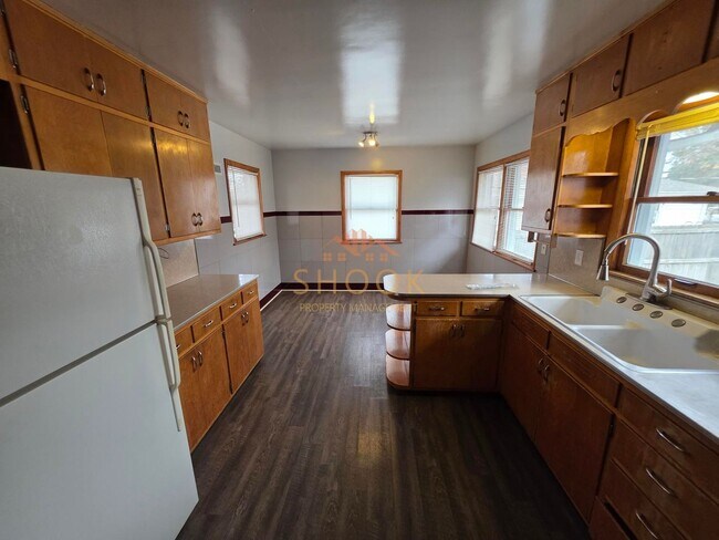 Foto del edificio - COZY 2 BR HOME NEAR CAMPUS WITH FINISHED B...