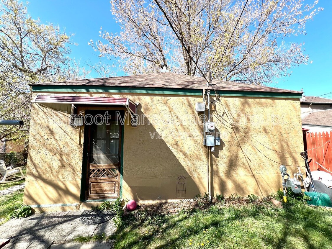 Building Photo - 721 11th Ave