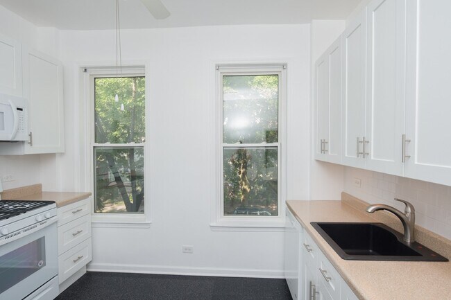 Foto del edificio - 3616 W Wrightwood Ave