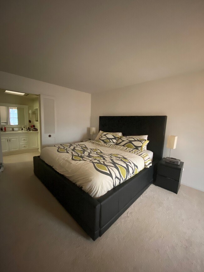 4331 Chateau de Ville Dr, Saint Louis, MO 63129 Townhome Rentals in