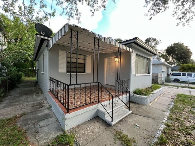 Photo - 801 E Lake Ave House