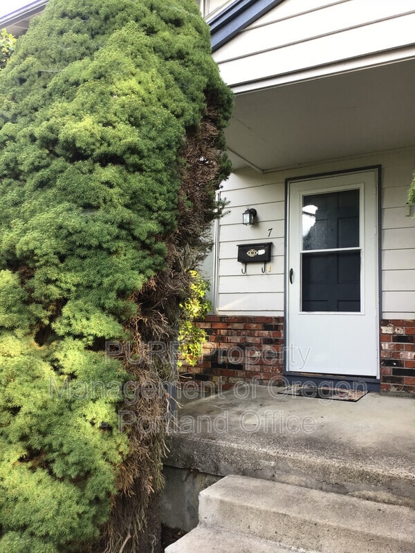 Building Photo - 3510 SE Sherry Ln