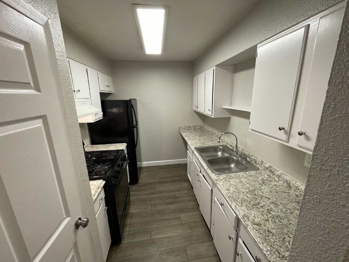 Two bedroom, 1 bathroom apartment - Two bedroom, 1 bathroom apartment