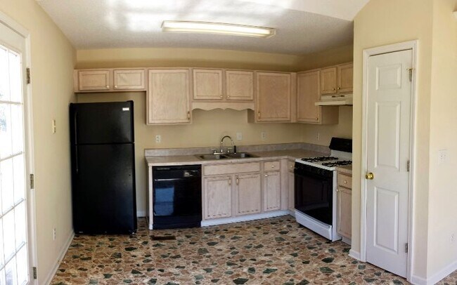 Building Photo - 300 Villa Rosa Place