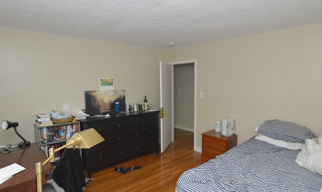 Foto del edificio - 273 Corey Rd