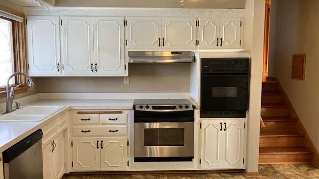 Building Photo - 4428 Ellsworth Dr