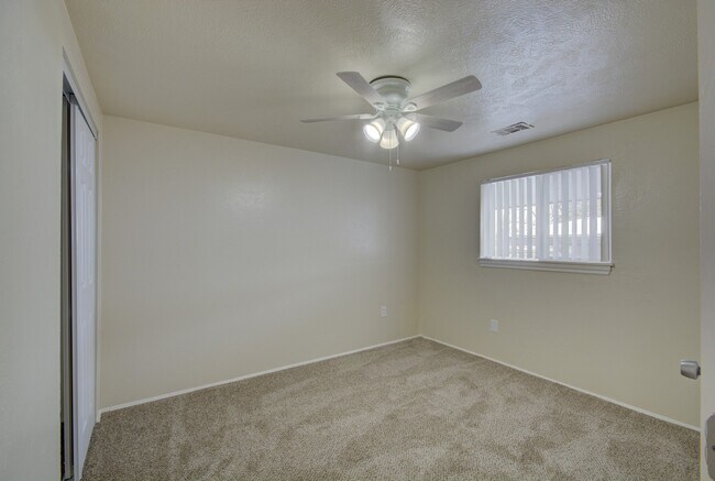 Foto del edificio - 8101-8195 W 9th Ave