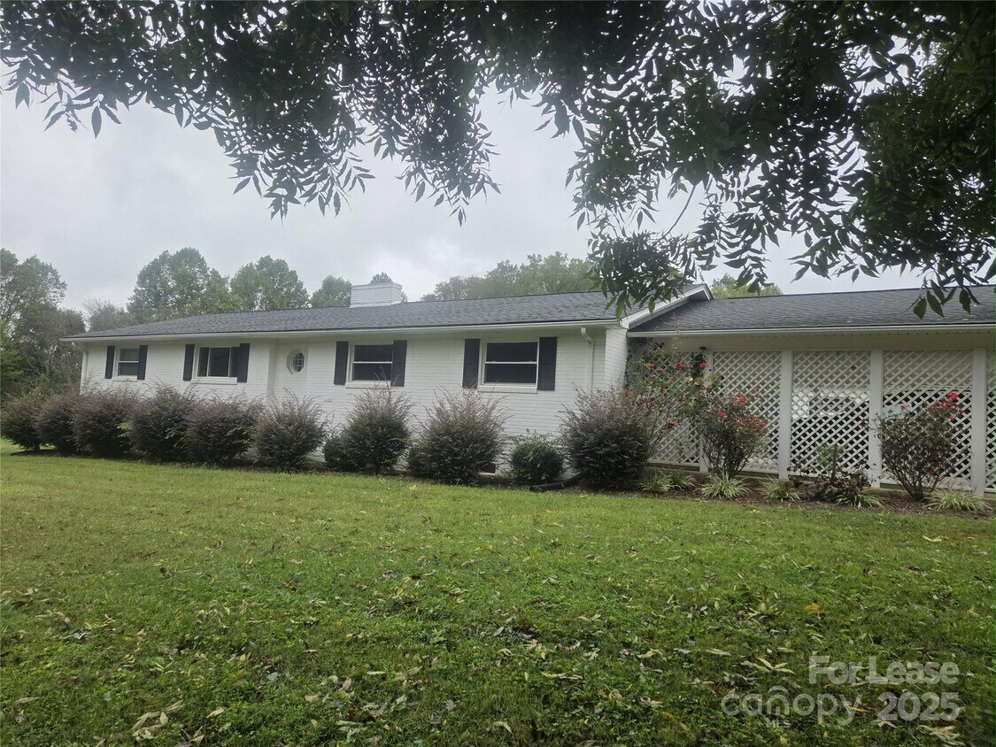 Foto principal - 335 Graham Rd