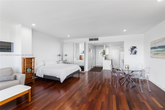 Building Photo - 4925 Collins Ave