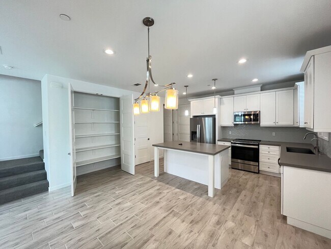 Foto del edificio - Newly Built Farmhouse Style Townhome in Ri...