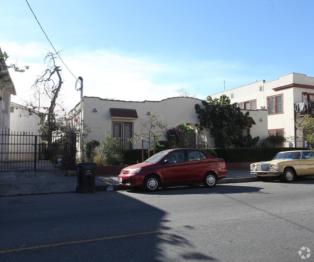 Foto del edificio - 5154 Fountain Ave