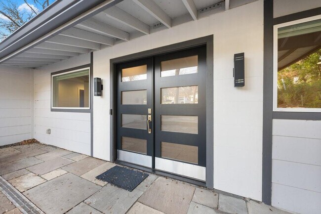 Foto del edificio - 4116 Shoal Creek Blvd