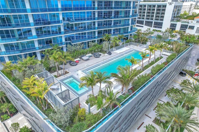 Foto del edificio - 17550 Collins Ave