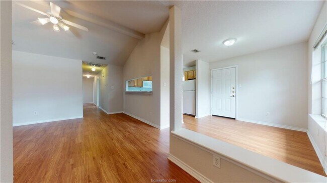 Foto del edificio - 931 Crepe Myrtle St