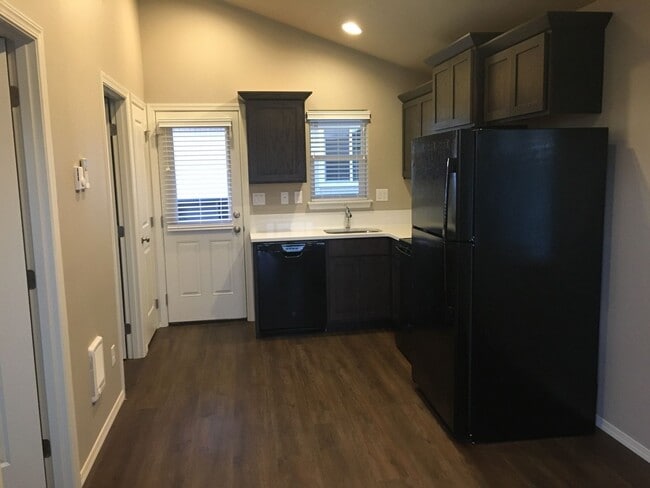 Building Photo - 1 Bedroom 1 Bath Cottage in SW Redmond