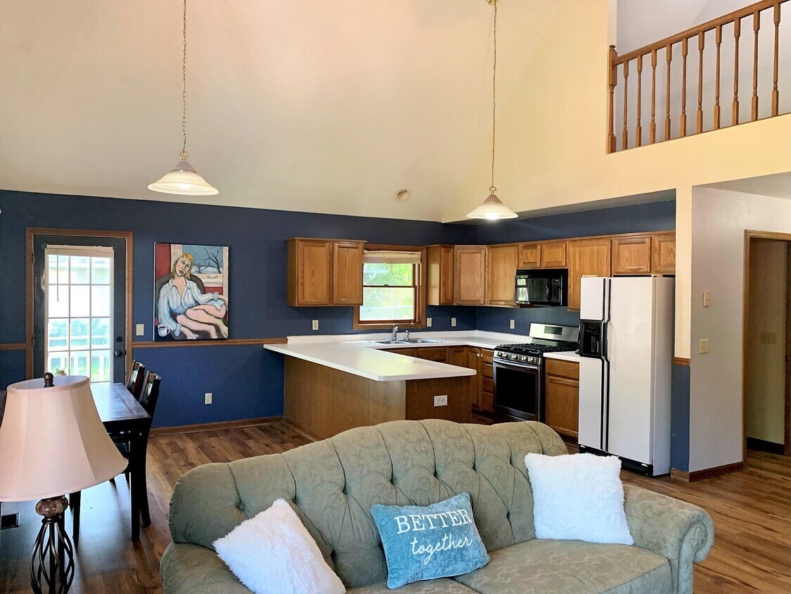 Primary Photo - W307 N Circle Dr