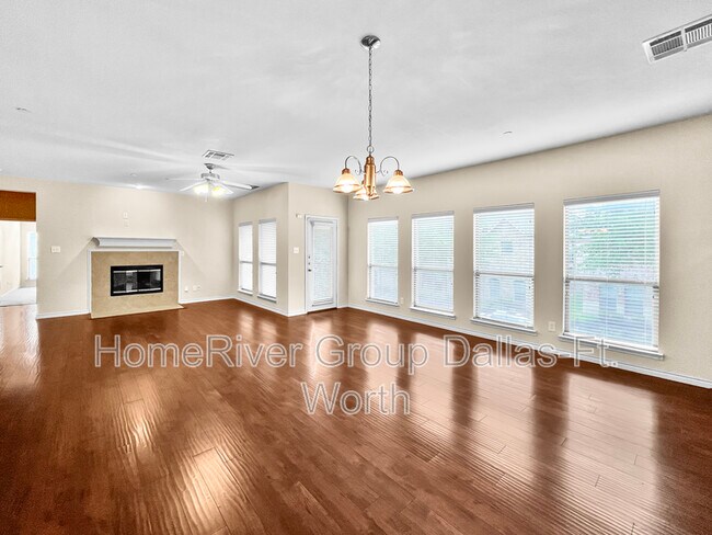Foto del edificio - 6876 Livorno Ln