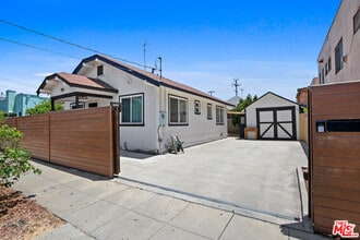 Building Photo - 1126 N Ardmore Ave