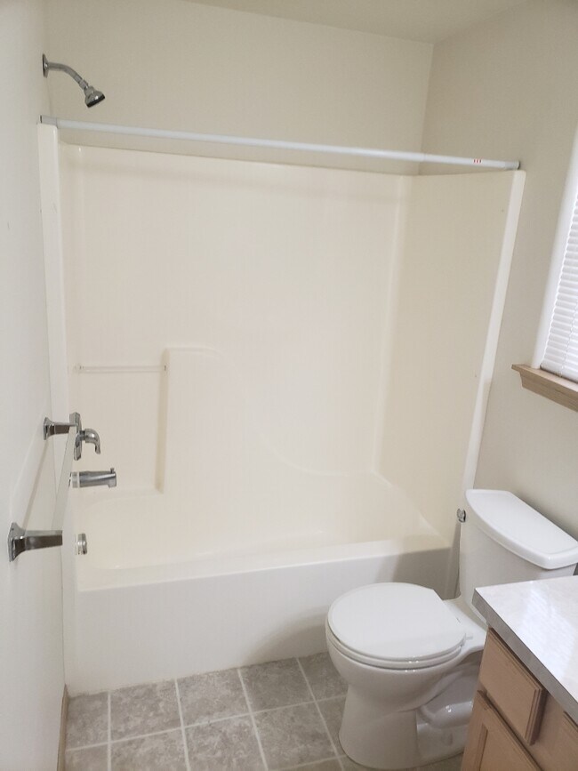Building Photo - 4538-4520 20th Way NE