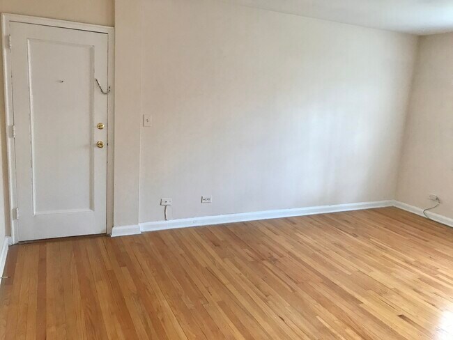 Building Photo - 2854 Fairway Dr