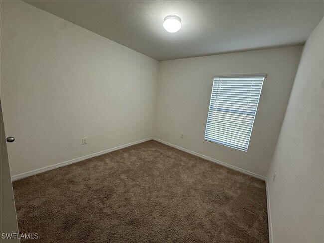 Building Photo - 1814 NE 40th Ln