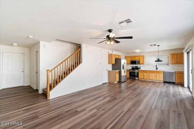 Foto del edificio - 2172 W Spruce Dr