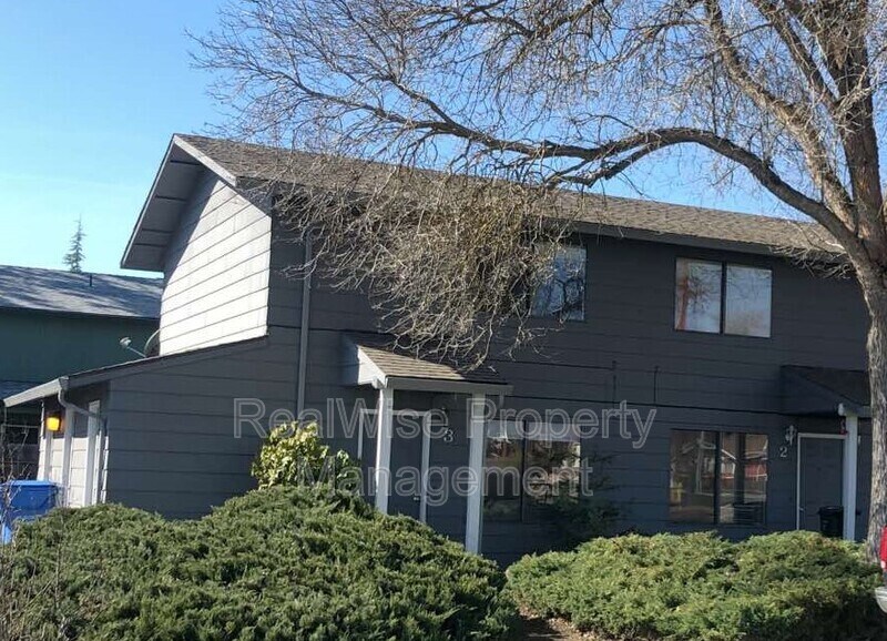Primary Photo - 105 S Shasta Ave