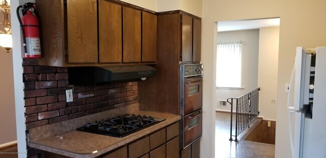 Building Photo - 552 Duchess Ct