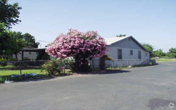 Primary Photo - 1811 S Olive Ave