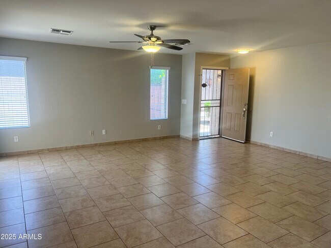 Foto del edificio - 16608 N 113th Dr